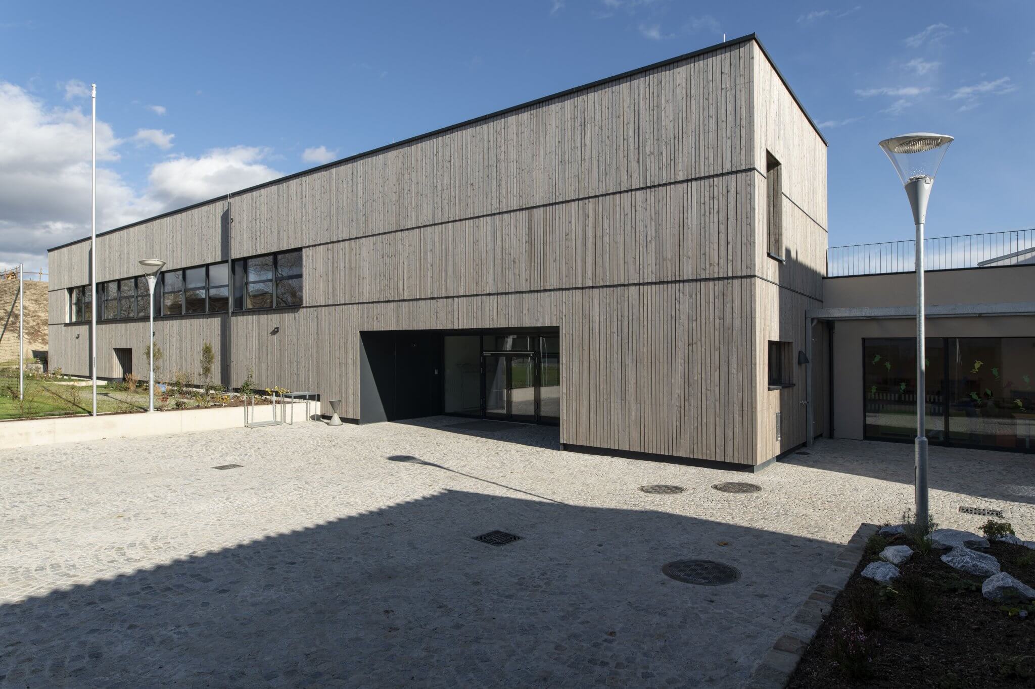 Außenansicht Schule Fels am Wagram