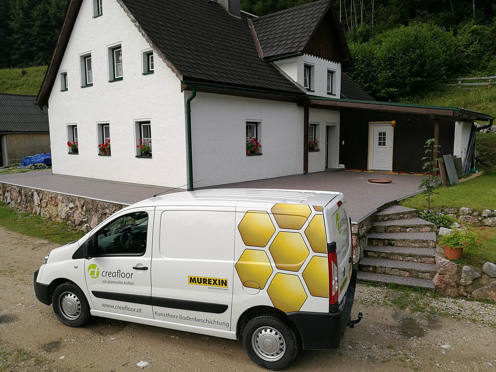 Murexin Referenz Natursteinteppich als Terrassenbelag im Salzkammergut