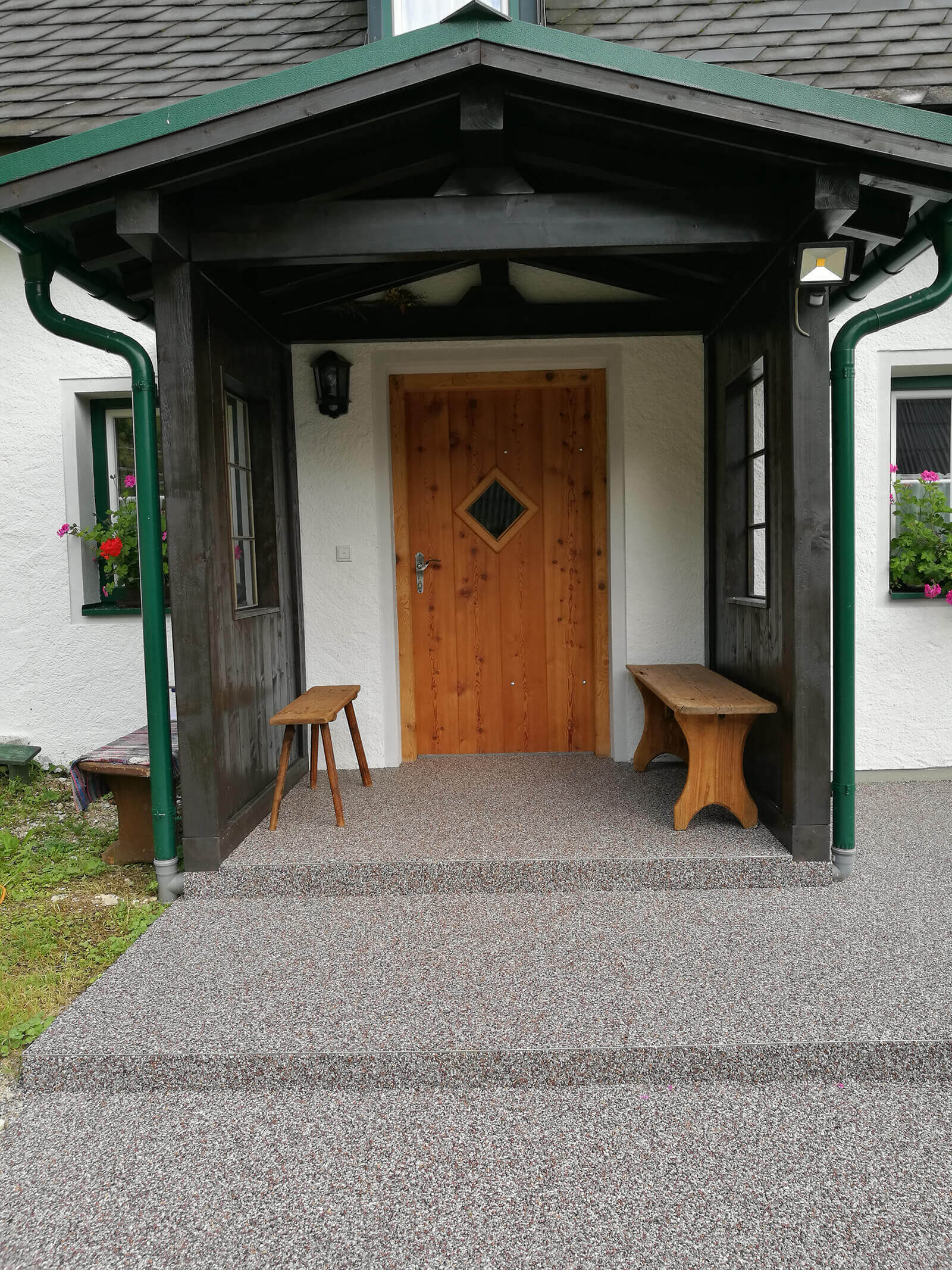 Murexin Referenz Natursteinteppich als Terrassenbelag im Salzkammergut