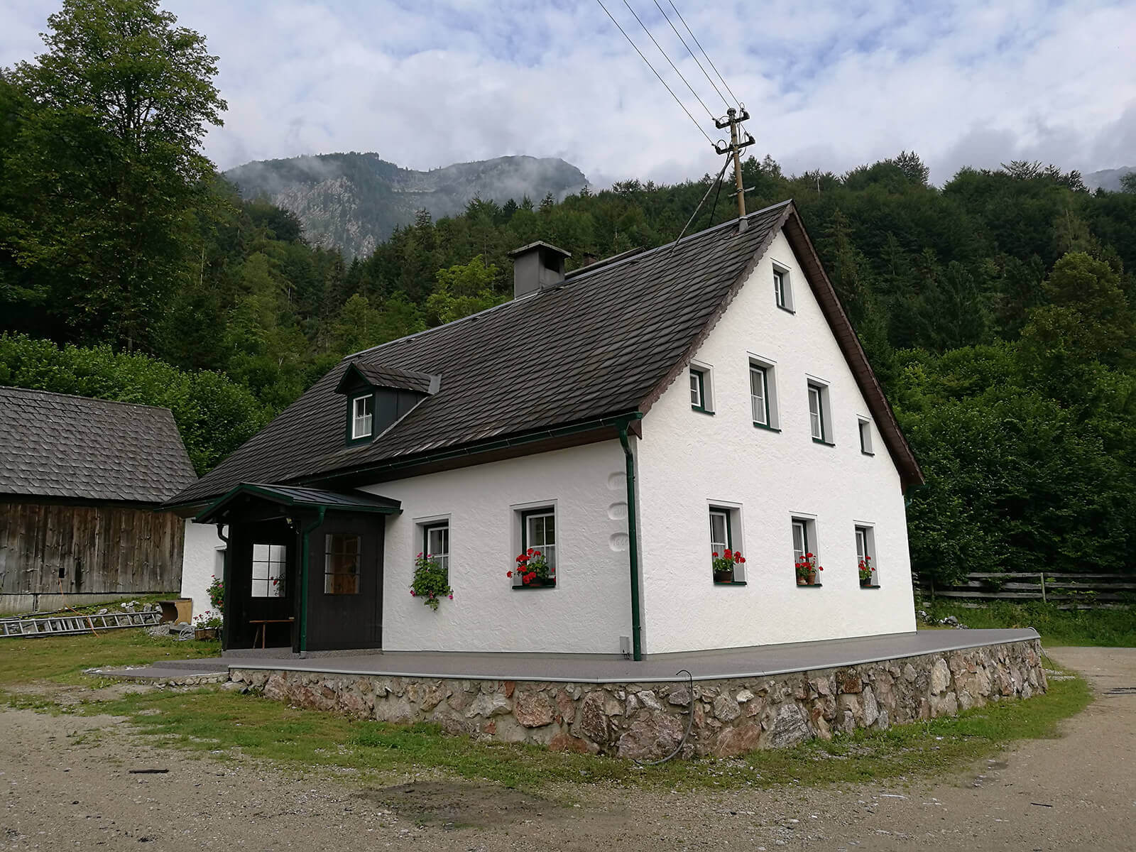 Murexin Referenz Natursteinteppich als Terrassenbelag im Salzkammergut